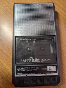 Vintage GE Portable Cassette Tape Player Recorder Model 3-5015C UNGETESTET - Bild 1 von 3