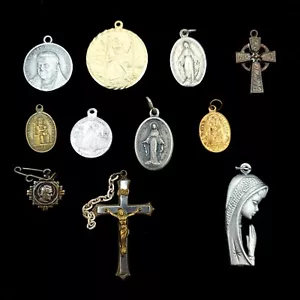 Religiöser Anhänger Restposten Heilige Maria Jesus am Kreuz Metall Vintage Anhänger x 12 - Bild 1 von 24