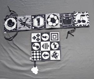 Libro suave Kuango de 2 piezas blanco y negro de alto contraste para bebés de 0 a 12 meses - Imagen 1 de 5