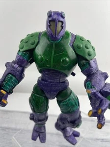 Marvel Legends 2005 Buzzing Beetle from Spider-Man Classics Line by Toy Biz  - Picture 1 of 12