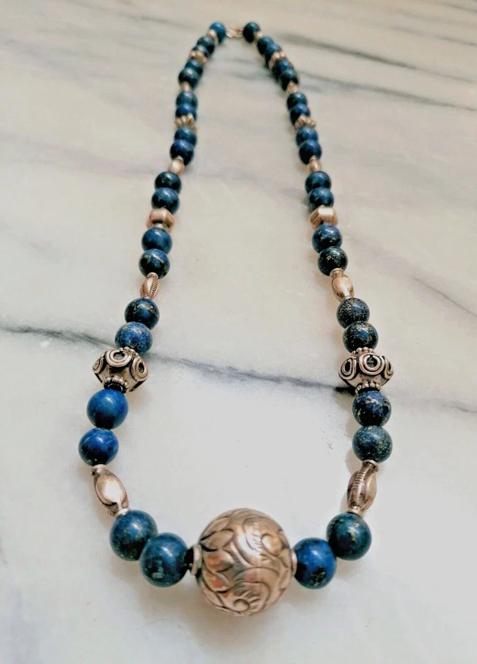 ANTICA BELLISSIMA COLLANA ETNICA IN AUTENTICO LAPISLAZZULO E ARGENTO. - Immagine 1 di 4