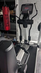 LIFE FITNESS 95X DISCOVERY SE ELEVATION ELLIPTICAL CROSS TRAINER COMMERCIAL - Picture 1 of 17