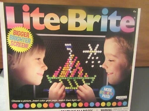 Lite-Brite Ultimate Classic con 6 plantillas y 214 clavijas de colores NUEVO - Imagen 1 de 2