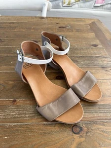 Eos Cuba Mid Heel Stone leather Women's Sandal Shoes Size 38 EUC Made n Portugal - Picture 1 of 7