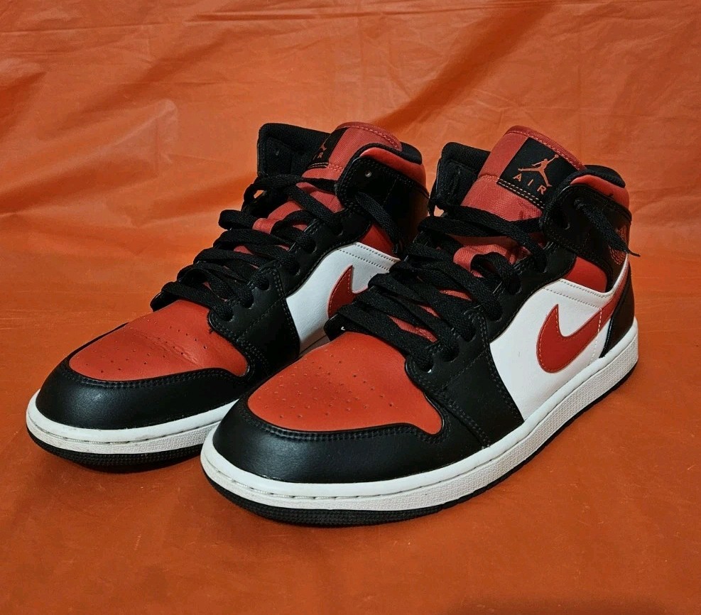 Air Jordan 1 Mid \"Bred Toe\"　ナイキ　ジョーダン１ Nike Air Jordan 1 Mid 