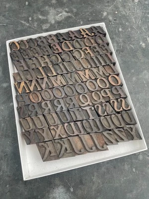 6 Line Post Oldstyle Italic Antique American Wood Type Font Letterpress - Image 1 of 3