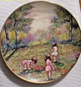 Vintage 1977 Calhoun’s Collectors Society PICKING FLOWERS by D Mingolla Plate - Bild 1 von 10