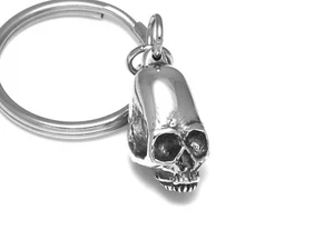 Elongated Skull Keychain, Handmade Skeleton Cranium Keyring in Pewter - Picture 1 of 5