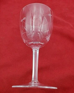 Copa de agua Moser de vidrio transparente con diseño de hoja de vástago en caja original #10700 - Imagen 1 de 6