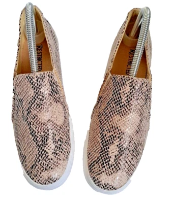 Zapatillas sin cordones restringidas para mujer talla 7,5 con estampado de serpiente zapatos para caminar usadas Foto 1 de 4