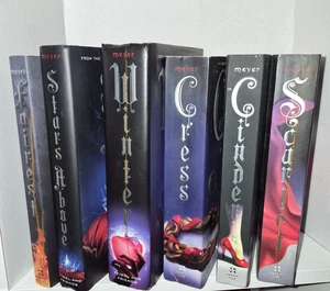 Lunar Chronicles 1-6: Cinder Scarlet Cress Fairest, Stars Above, Witcher 2HB 4PB - Bild 1 von 2