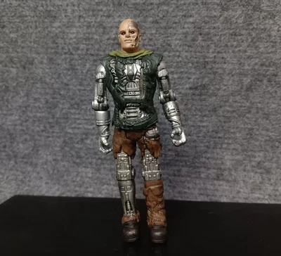 Figura de acción Playmates Terminator Salvation T-600 6" Foto 1 de 4