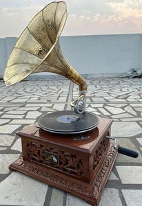 Antique Gramophone, Fully Functional Working Phonograph, win-up record player - Picture 1 of 6