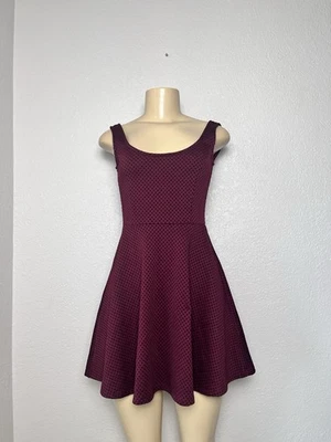 Forever 21 Skater 勃艮第女式连衣裙小号无袖低圆领 — 第 1/4 张图片