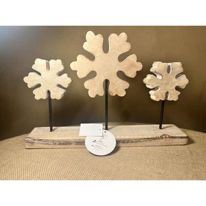 Copos de nieve recortados de madera en soporte - Vacaciones de invierno de Navidad - Juego de (2) - Nuevo - Imagen 1 de 11