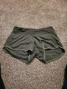 Lululemon Gray Polkadot Sz 4 Short - Picture 1 of 7