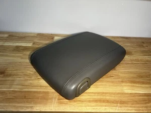 03-06 GMC Yukon Denali Center Console Lid Leather Armrest OEM Gray - Picture 1 of 8