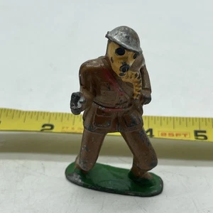 Vintage Marclay Manoil Toy Soldier With Gas Mask Soldier Made In USA #778 - Picture 1 of 5