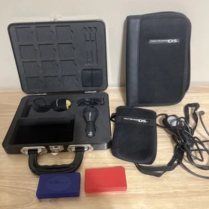 Lote de accesorios Nintendo DS, cargadores de coche, fundas, estuches de viaje, gran lote - Imagen 1 de 10