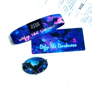 Pulsera pequeña única plateada ZOX *DEFY THE DARK* con tarjeta nueva en paquete con imán - Imagen 1 de 3