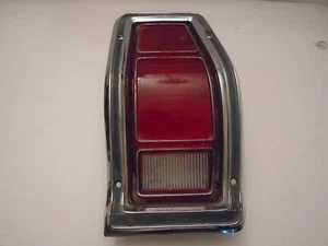 PLYMOUTH VOLARE DODGE ASPEN WAGON 1976-1980 LUZ TRASERA DERECHA LENTE Y CARCASA - Imagen 1 de 14