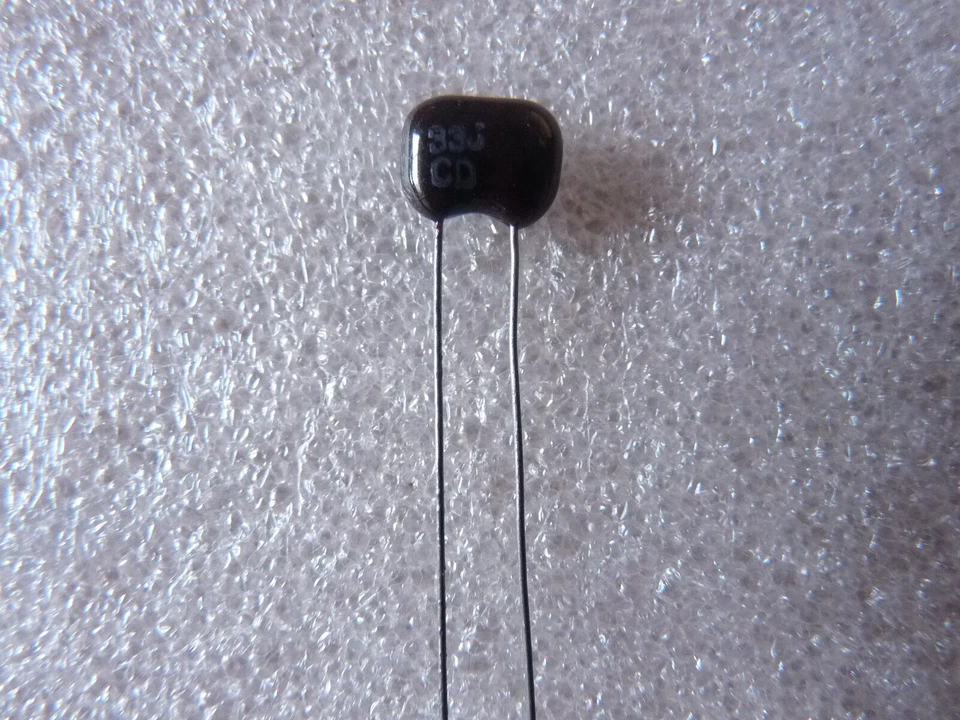 2x CDE Condensateur Silver Mica 33pF 100V 5% Radial 4mm