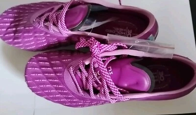 Botines de fútbol Under Armour Magnetico clon nunca usados talla 7 púrpura y plateado EE. UU. Foto 1 de 4