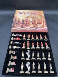 The Chessmen Schachspiel American Revolution Thema (nur Schachfiguren) ohne Brett - Bild 1 von 5