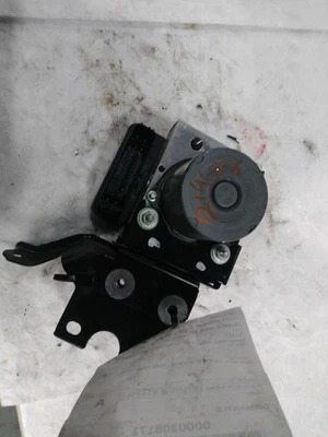 Conjunto de bomba y motor ABS usado se adapta a: montaje Nissan Rogue 2023 construido en Japón cr Foto 1 de 4