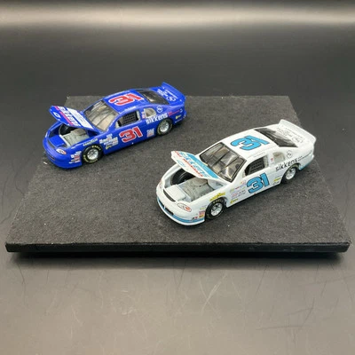 Литые модели автомобилей Dale Earnhardt Jr #31 Sikkens 1999 1:64 NASCAR Revell белый и синий - Изображение 1 из 2