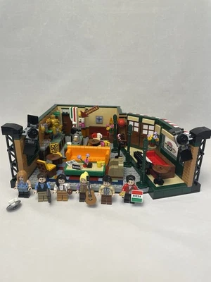 LEGO 21319 Friends Central Perk Only Missing 1 Minifigure 2019 Retired - Image 1 of 4