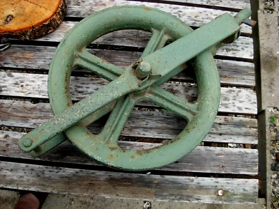Grosse poulie roue de chateau ancienne fonte et acier irai bien pour un puits - Photo 1/4