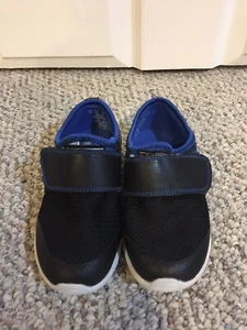 Zapatillas Marvel Niños Pequeños Zapatos Talla 9 o 7 Negras - Imagen 1 de 4