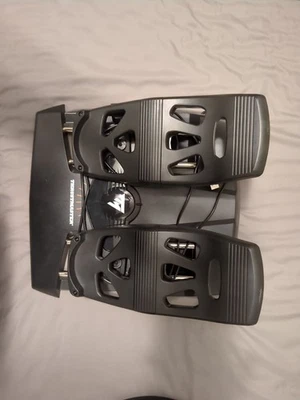 Pedales de timón Thrustmaster TFRP con paquete T-flight Hotas One Xbox y PC. Foto 1 de 3