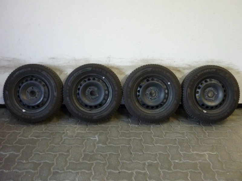 WINTERREIFEN STAHLFELGEN GOLF 7 VII SPORTSVAN OCTAVIA 5E LEON 5F 195/65 R15 8mm - Bild 1 von 1