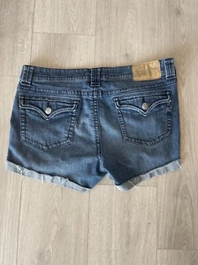 Vigoss Jeansshorts mit Pattentasche ~ Größe 32 - Bild 1 von 4