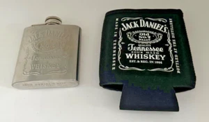 JACK DANIELS 3oz HIP FLASK & CAN COOLER - PUB BAR WHISKEY HOME BOTTLE - Picture 1 of 6