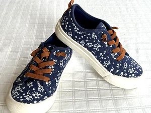 OshKosh B'Gosh Unisex-Child Salt Casual Shoe, Size 13M, Super Cute! - Picture 1 of 14