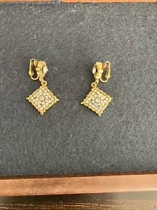 Women’s Avon Golden Sparkle Clip Earrings New - Picture 1 of 6