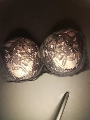 Sujetador push up sin tirantes de encaje negro 32DD La Senza para mujer Foto 1 de 3