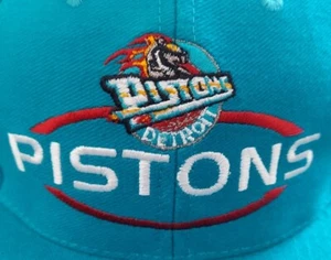 De colección Años 90 Detroit Pistons Ajustable OSFA Gorra Logo 7 Verde azulado Rojo Blanco En muy buena condición  - Imagen 1 de 10