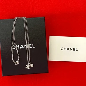 Collana CHANEL COCO motivo marchio lega strass placcatura argento 78114 - Foto 1 di 5