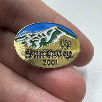 Pin de solapa esmaltado ovalado vintage Sun Valley 2001 escena de montaña Idaho Foto 1 de 4