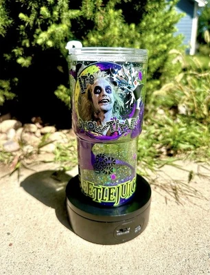 Beetlejuice 18 унций Snow Globe кофейный стакан | зеленая и фиолетовая лавовая капельная чашка - Изображение 1 из 4