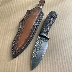 VG10 COLTELLO DA CACCIA DAMASCO SOPRAVVIVENZA CAMPEGGIO LAMA FISSA EBANO NERO LEONE INTAGLIATO - Foto 1 di 21