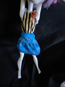 Monster High Rebecca Stream Sarg Bean Kleid Kleidung, nur Rock und Top - Bild 1 von 2