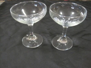 BRIDE & GROOM ~ WEDDING ~ ETCHED TOASTING GLASSES ~ VINTAGE ~ 1970'S ~ EUC - Picture 1 of 4