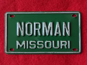 De colección Años 60 Verde Aluminio Matrícula NORMAN Missouri Niño Nombre Bicicleta Scooter - Imagen 1 de 2