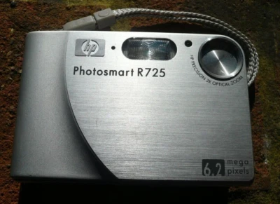 HP PhotoSmart R725 6.2MP Digital Camera (Tested Working)  - Image 1 of 4
