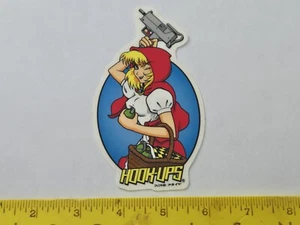 DE COLECCIÓN HOOK UPS PEQUEÑA CAPUCHA ROJA LOBO ASESINO DE LOTE ANTIGUO PEGATINA CUBIERTA DE PATINETA - Imagen 1 de 1